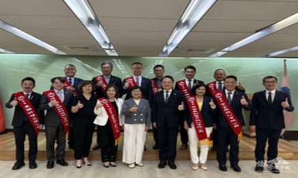 2025年磐石獎得主拜會僑委會 徐佳青肯定得奬臺商實至名歸