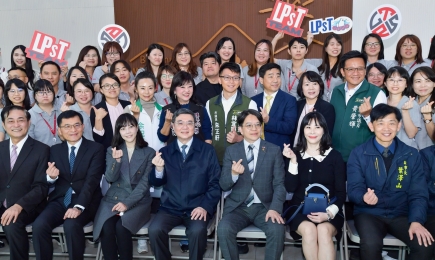 參訪臺南科技與精密工業產業 卓揆：臺灣已成世界關鍵力量 讓政府做產業穩健發展後盾